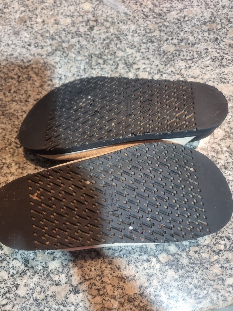 Hermes (Category: Sandals) located in Baguio. Submitted by yumiii07 (Listing ID 1465361763, Image 3). Description: size 39.