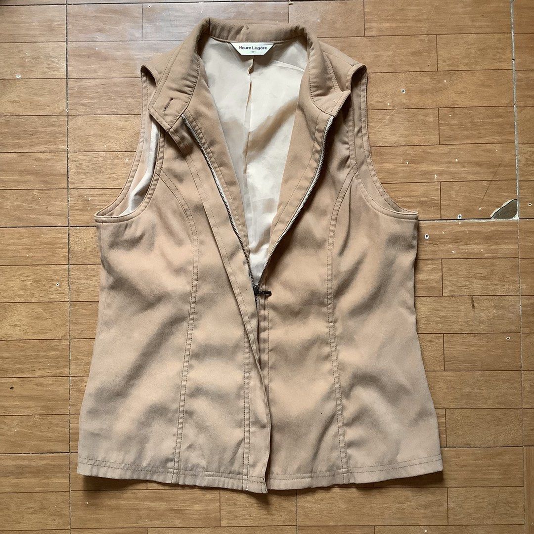 HEURE LEGÉRÈ y2k suede vest top (Category: Others Tops) located in Santa Rosa. Submitted by lilyestrell (Listing ID 1465176245, Image 3). Description: size: medium to semi-large ung tela nya parang medyo suede ung feel.