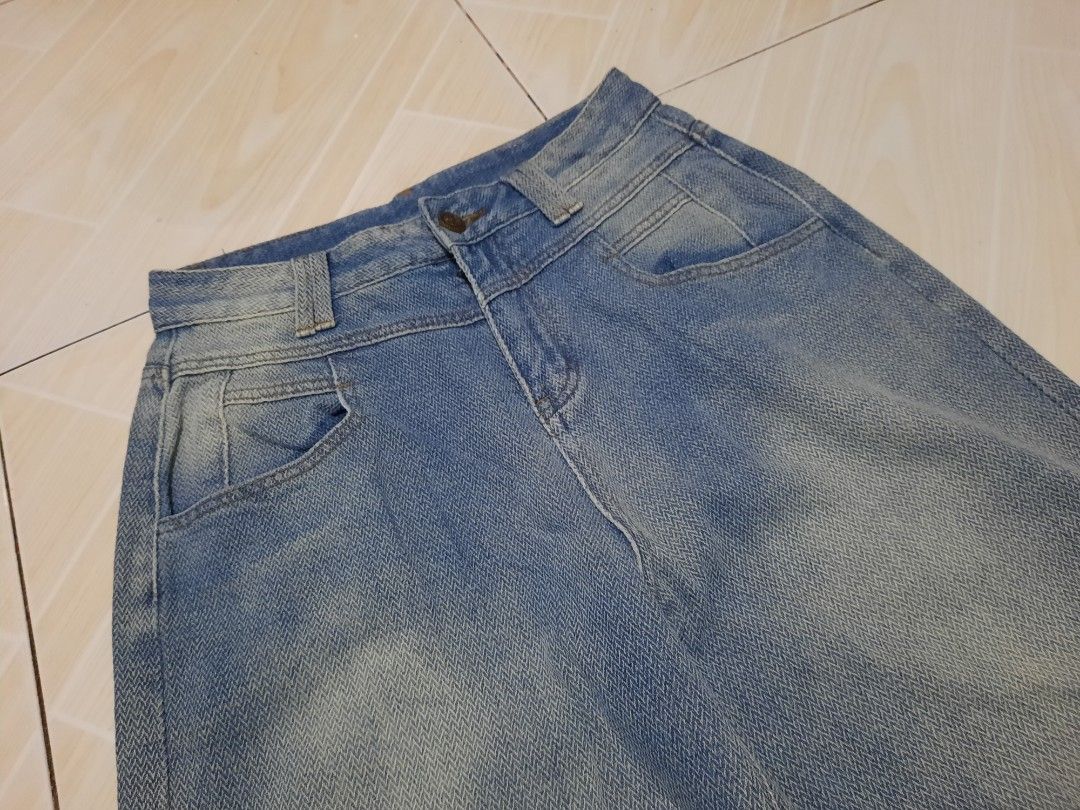high waist light washed pants (Category: Jeans) located in Tarlac. Submitted by thryftstash (Listing ID 1465381702, Image 2). Description: dimes: 28 - 42 - 10 issue: none sf not included tarlac loc j&t and lbc courier.