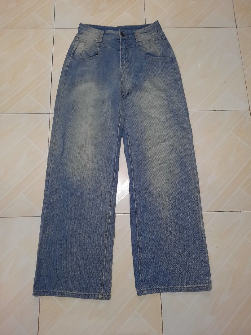 high waist light washed pants (Category: Jeans) located in Tarlac. Submitted by thryftstash (Listing ID 1465381702, Image 1). Description: dimes: 28 - 42 - 10 issue: none sf not included tarlac loc j&t and lbc courier.