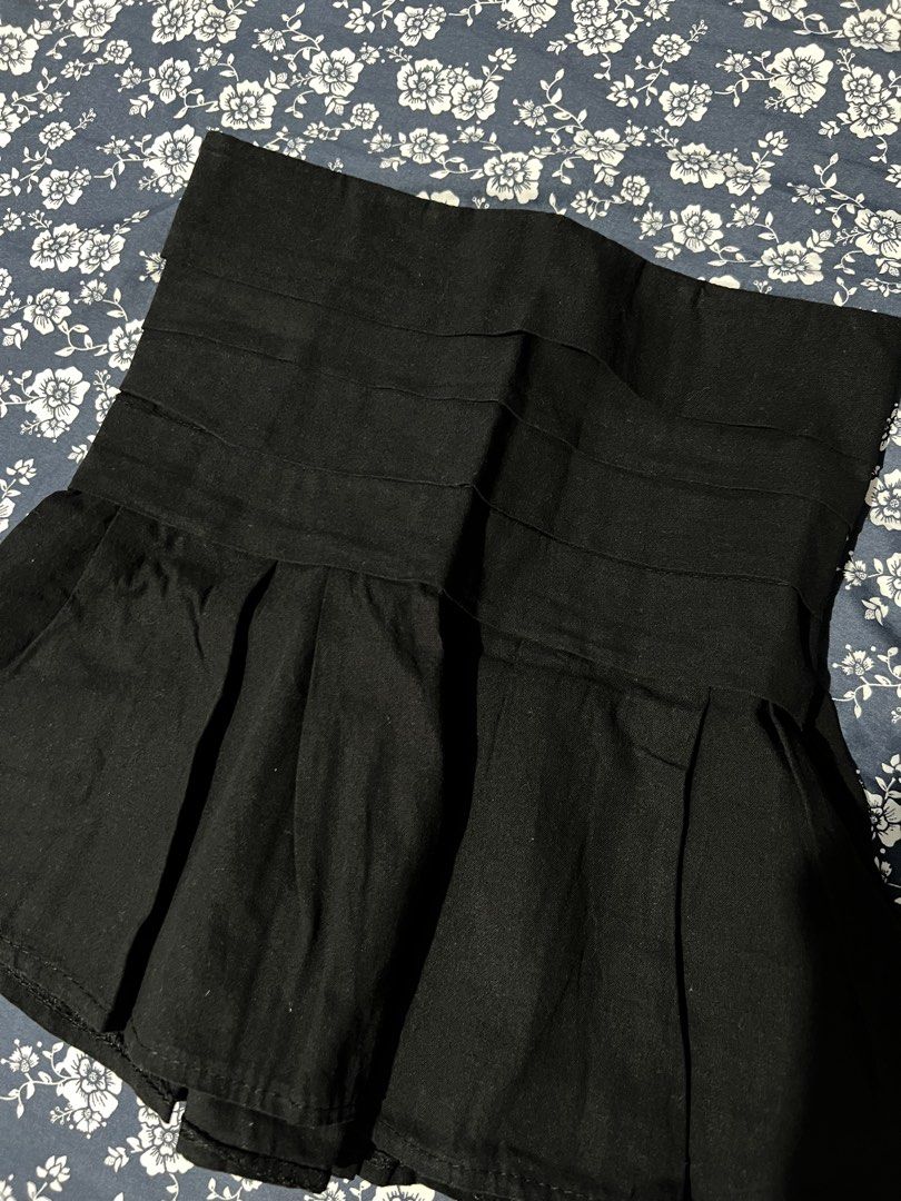 Black Tube Top (Category: Others Tops) located in Manila. Submitted by colesj (Listing ID 1465171399, Image 1). Description: Black Tube Top Used only once and still in very good condition. Color: Black Condition: Used Once RFS: Decluttering.