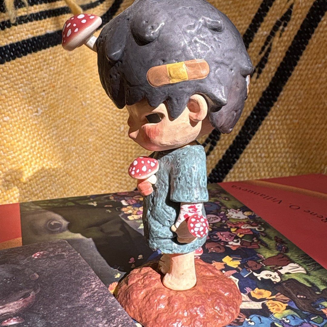 Hirono - Parasite (Category: Designer & Blind Box Toys) located in Baguio. Submitted by huhugorl (Listing ID 1465185094, Image 2). Description: - art toy from hirono - Includes matching character card sorry no box already , card only, rfs cause dupe.