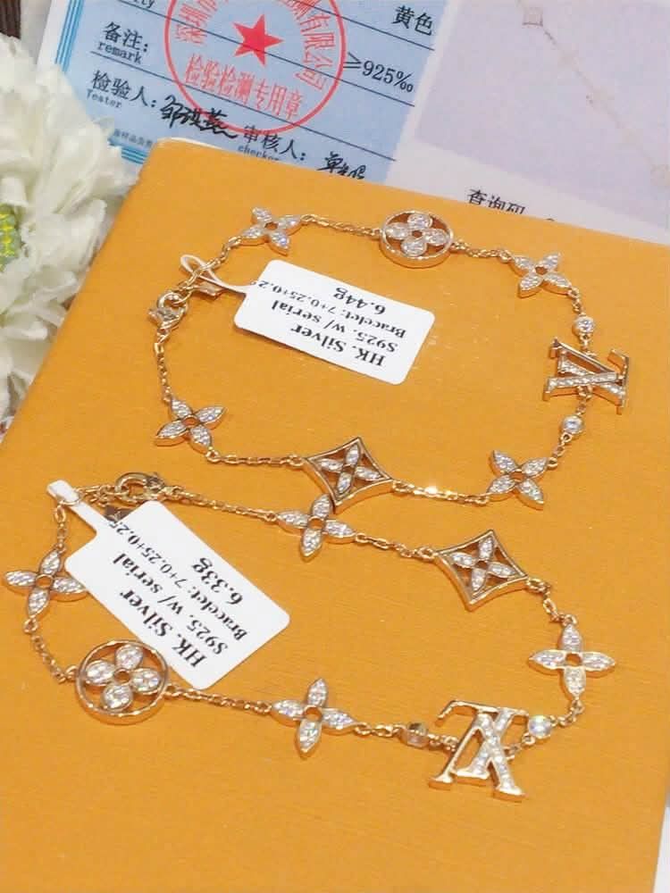 HK setting S925 silver bracelet (Category: Bracelets) located in Manila. Submitted by bhelgoldseller2ndaccount (Listing ID 1465191439, Image 1). Description: HK setting S925 silver Per grams Price depends on design Brandnew pm me for other details.