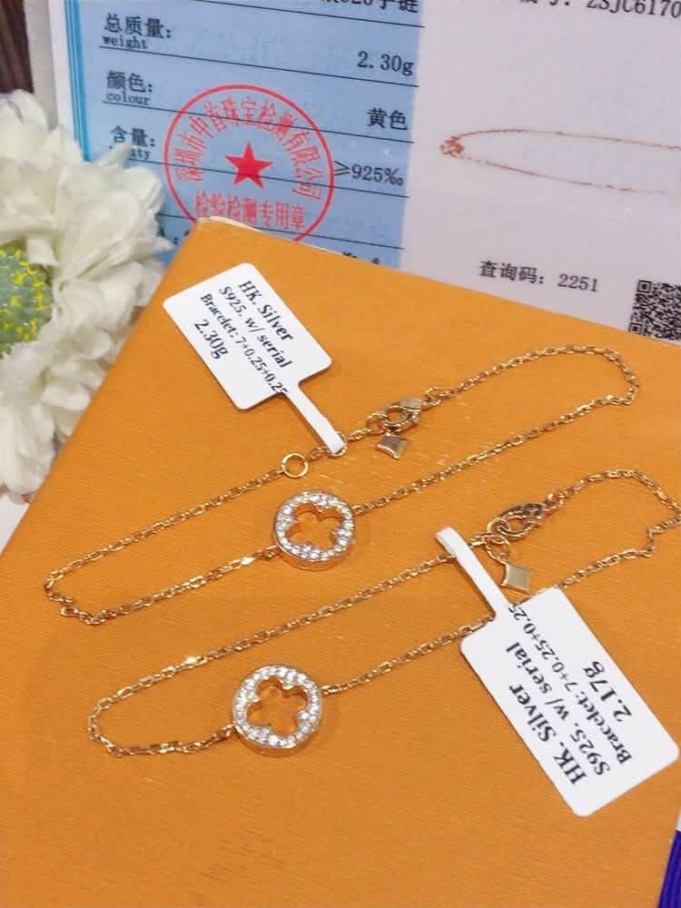HK setting S925 silver bracelet (Category: Bracelets) located in Manila. Submitted by bhelgoldseller2ndaccount (Listing ID 1465191439, Image 2). Description: HK setting S925 silver Per grams Price depends on design Brandnew pm me for other details.