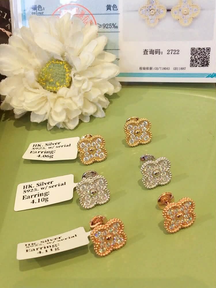 HK setting S925 silver Earrings (Category: Earrings) located in Manila. Submitted by bhelgoldseller2ndaccount (Listing ID 1465191009, Image 1). Description: HK setting S925 silver Brandnew Iba iba price per grams Pm me for details.