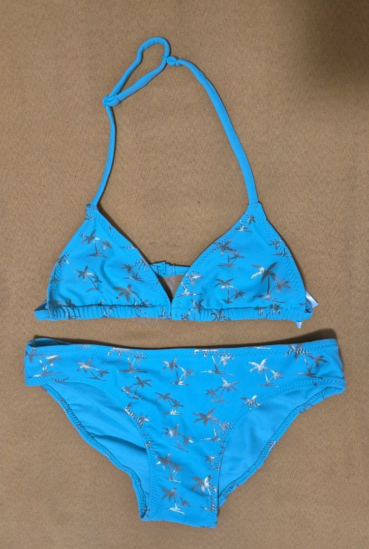 Swimsuit 2 piece H&M Size 8-10Y (Category: Babies & Kids Fashion) located in Manila. Submitted by sorayabarr50152 (Listing ID 1465320696, Image 2). Description: - Brand: H&M - Style: Teal bikini top with all-over gold palm tree print - Features: Adjustable straps and gathered fabric detail at the front - Size: EUR 134/140, US 8-10Y, CA 8-10A - Origin: Made in Cambodia - Product Codes: O/N 418890, P/N 0449723 5.