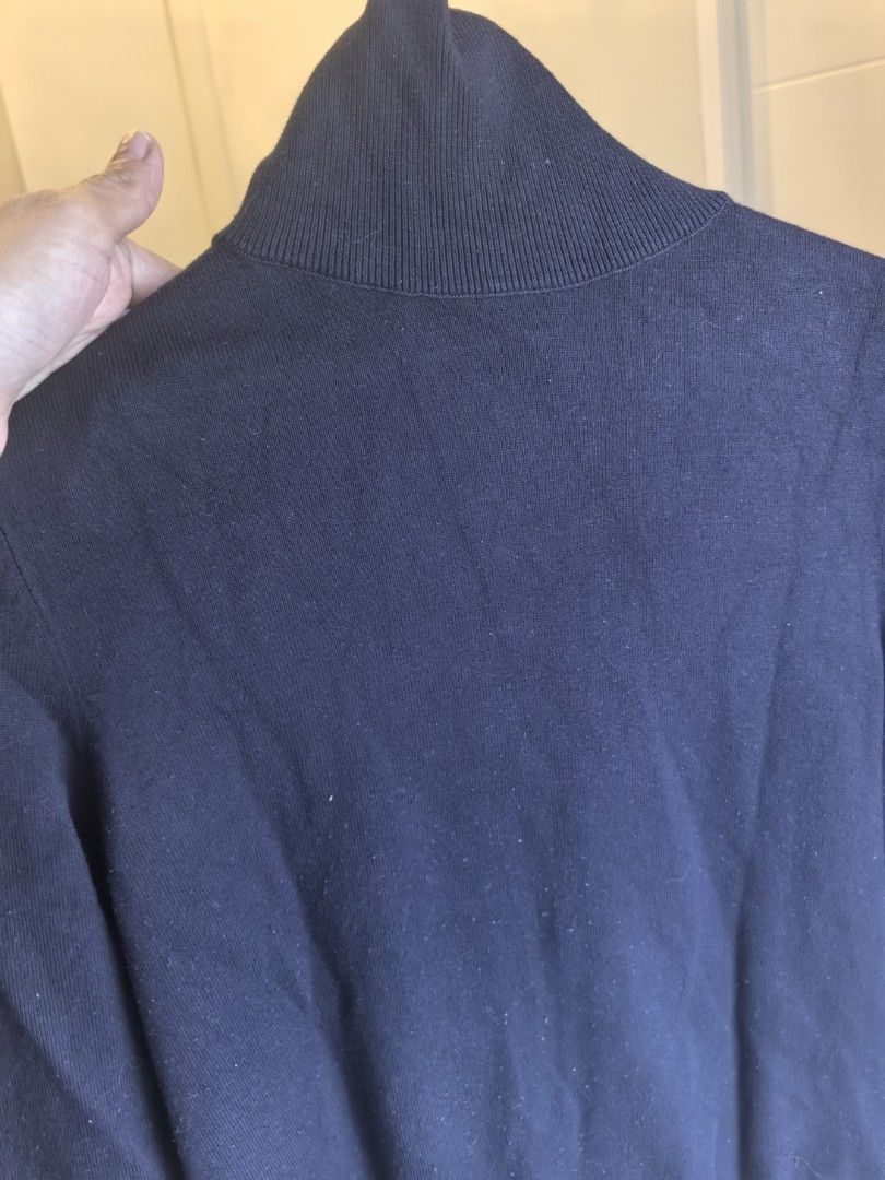 H&M Basic Navy Blue Turtleneck Sweater Size S (Category: Longsleeves) located in Las Pinas. Submitted by jjh1027 (Listing ID 1465212059, Image 2). Description: - Brand/Style: H&M Basic Navy Blue Turtleneck Sweater - Size: Small (EUR S / US S) - Details: Ribbed collar, cuffs, and hem - Fit/Use: Classic staple, perfect for layering under coats and jackets - Condition: Clean and ready to wear.