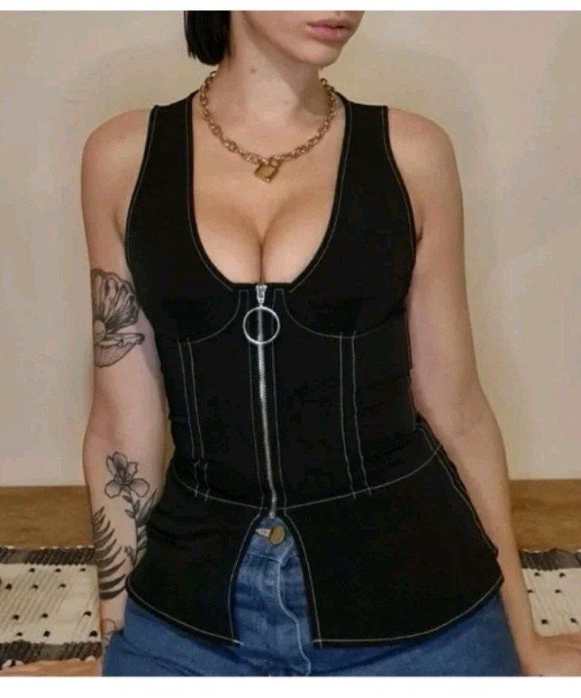 H&M Contrast Stitching Zip Up Corset Flared Top Size SMALL (Category: Sleeveless) located in Quezon City. Submitted by cabs. (Listing ID 1465212650, Image 3). Description: Size EUR 36 on tag LP POSTED Super flattering top!!🔥.
