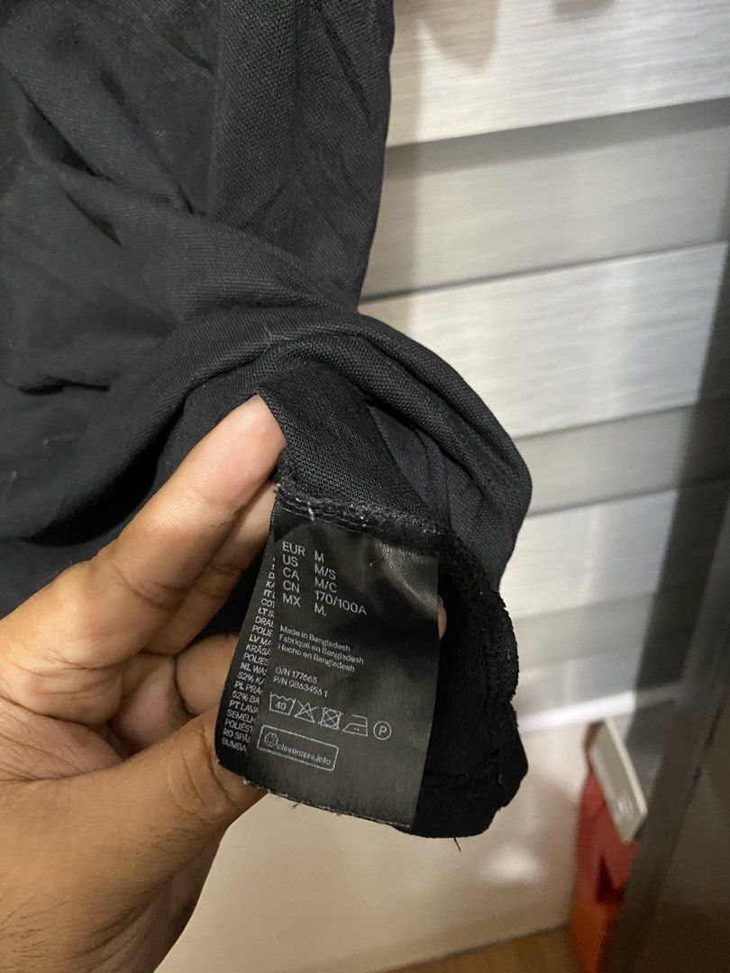 H&M Coolmax Polo Slim Fit Black Size M (Category: Tshirts & Polo Shirts ) located in Butuan. Submitted by nielben13 (Listing ID 1465303907, Image 3). Description: - Brand/Style: H&M Black Slim Fit Polo Shirt - Size: EUR M / US M/S (CN 170/100A) - Material: Coolmax fabric technology for extra breathability and comfort - Details: Classic collar, single button placket, short sleeves, ribbed texture on collar and cuffs - Condition: Made in Bangladesh