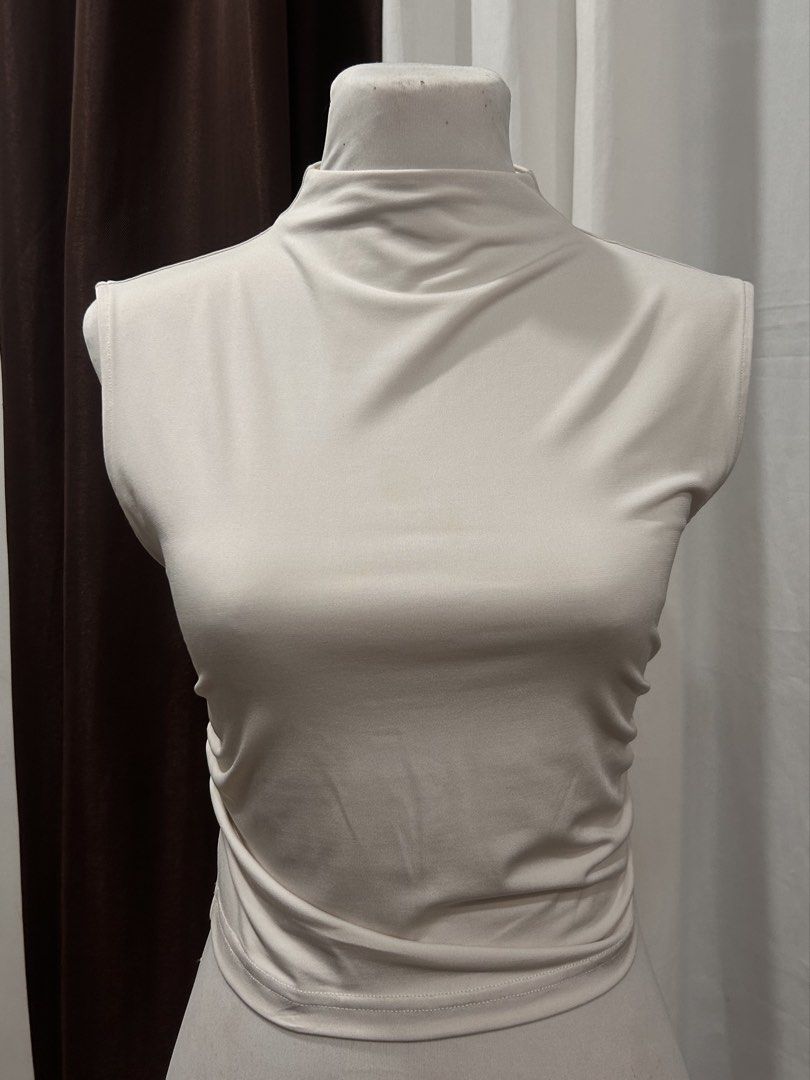 H&M Cream Mock Neck Sleeveless Top (Category: Sleeveless) located in Mandaluyong City. Submitted by namicartz (Listing ID 1465207187, Image 1). Description: - size: S (tags intact) - comfortable, somewhat stretchy fabric - items are well taken care of but still used, please manage your expectations - feel free to ask for more photos or questions by messaging! MOP: Gcash, Maribank, BDO MOD: SDD, J&T, or Meet up.