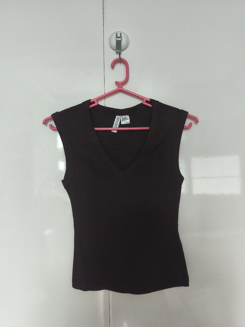 H&M Dark Brown Ribbed Vest Top (Category: Sleeveless) located in Manila. Submitted by smilefashion08 (Listing ID 1465185224, Image 1). Description: Original H&M.