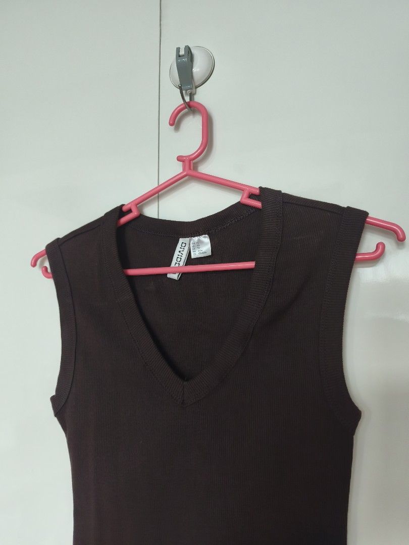 H&M Dark Brown Ribbed Vest Top (Category: Sleeveless) located in Manila. Submitted by smilefashion08 (Listing ID 1465185224, Image 3). Description: Original H&M.