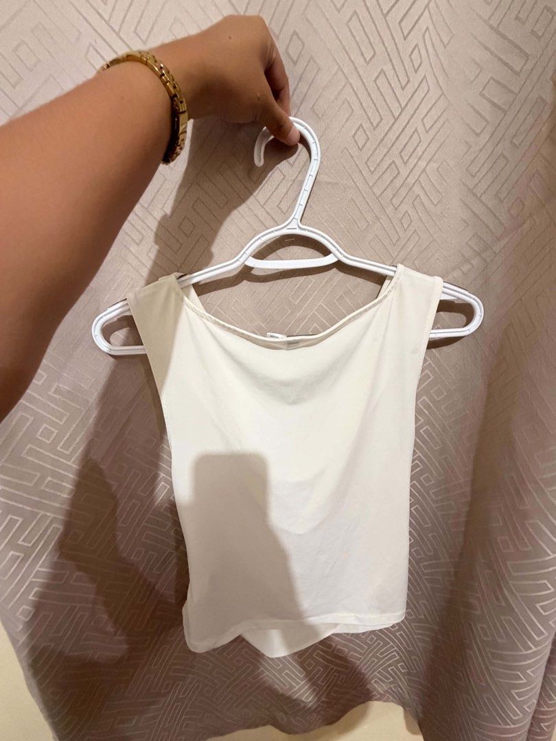 H&M Divided White Cowl Neck Sleeveless Top (Category: Sleeveless) located in Manila. Submitted by janellecas75114 (Listing ID 1465309905, Image 3). Description: - Brand: H&M Divided - Color: White - Size: L - Design: Sleeveless with a flattering front cowl neck - Style: Versatile, great with jeans or trousers for a casual day out - Condition: Clean and ready to wear.