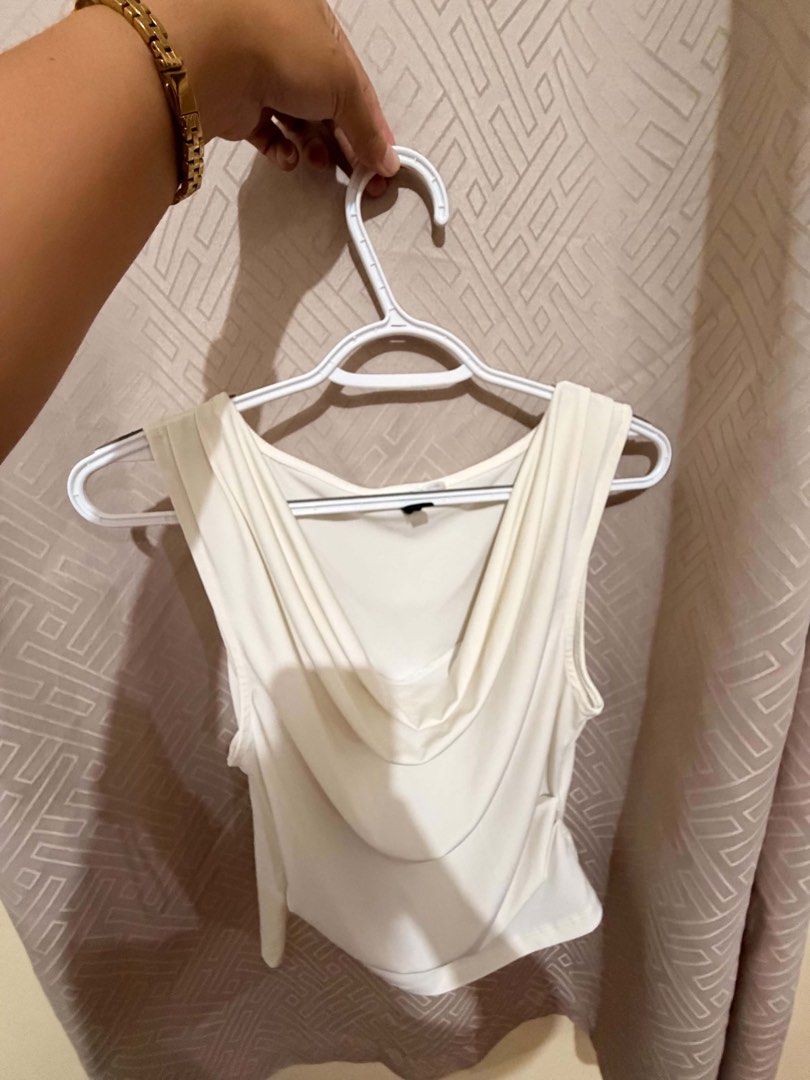 H&M Divided White Cowl Neck Sleeveless Top (Category: Sleeveless) located in Manila. Submitted by janellecas75114 (Listing ID 1465309905, Image 1). Description: - Brand: H&M Divided - Color: White - Size: L - Design: Sleeveless with a flattering front cowl neck - Style: Versatile, great with jeans or trousers for a casual day out - Condition: Clean and ready to wear.