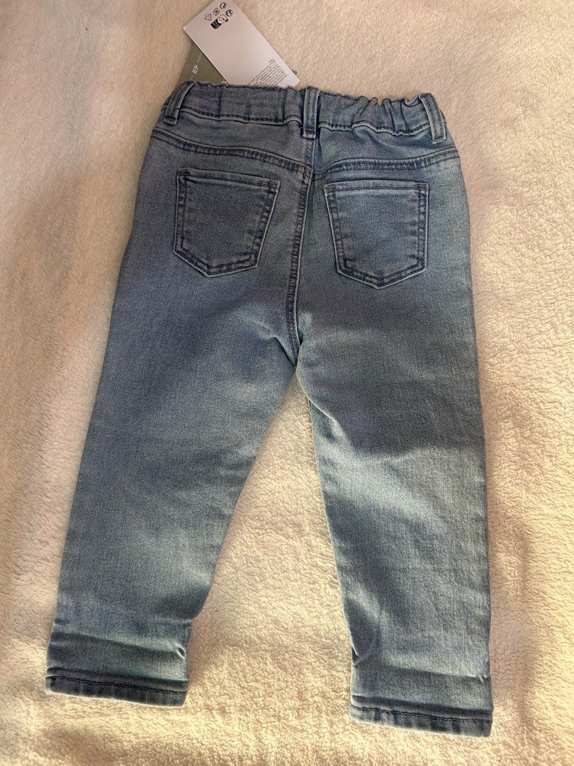 H&M kids pants 12-18M (Category: Babies & Kids Fashion) located in Vigan. Submitted by alfranchi (Listing ID 1465224448, Image 3). Description: Size: 12-18 M Waist 16 inch Length 18.5 inch.