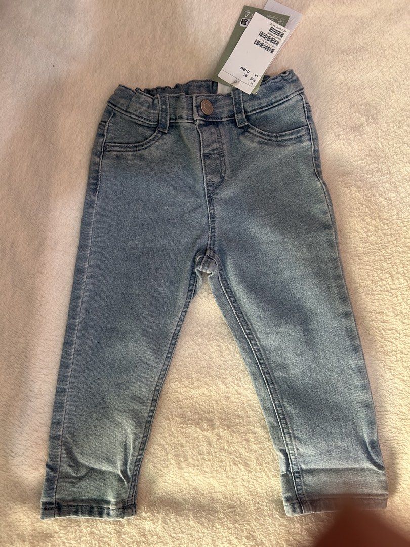H&M kids pants 12-18M (Category: Babies & Kids Fashion) located in Vigan. Submitted by alfranchi (Listing ID 1465224448, Image 2). Description: Size: 12-18 M Waist 16 inch Length 18.5 inch.