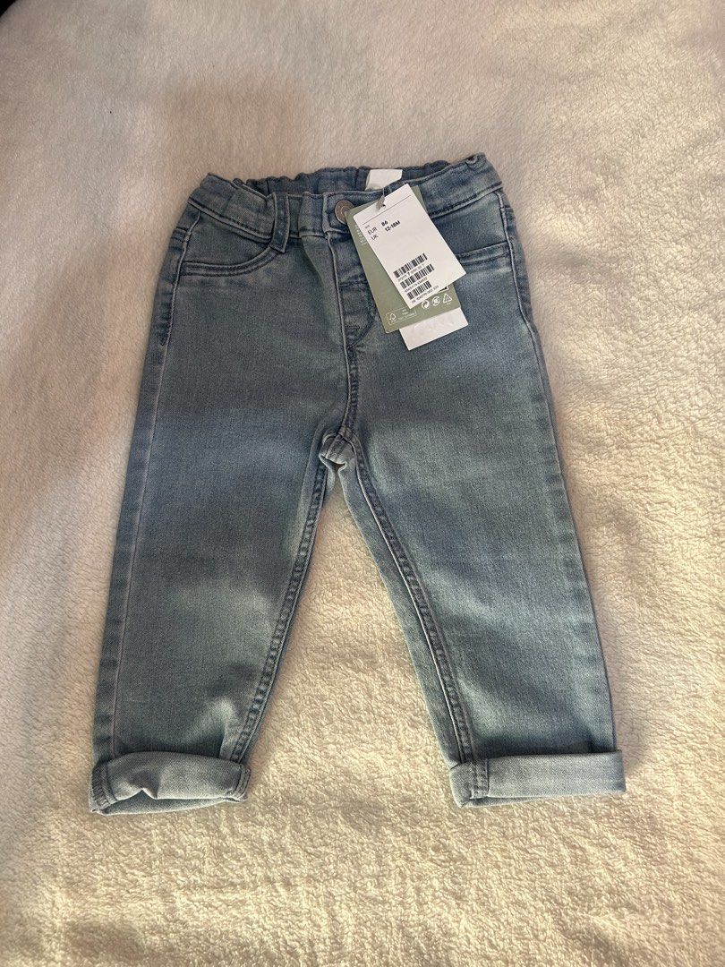 H&M kids pants 12-18M (Category: Babies & Kids Fashion) located in Vigan. Submitted by alfranchi (Listing ID 1465224448, Image 1). Description: Size: 12-18 M Waist 16 inch Length 18.5 inch.