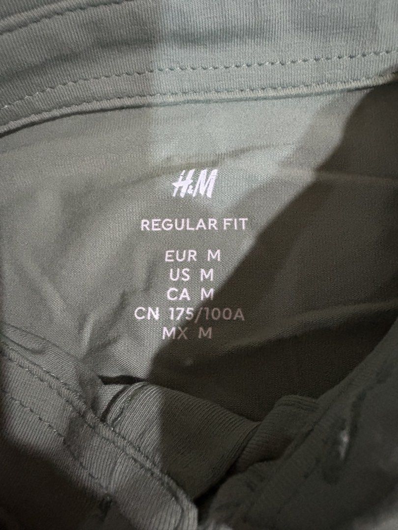 H&M Polo Shirt Light Green (Category: Tshirts & Polo Shirts ) located in Mandaue City. Submitted by Jbumendo001 (Listing ID 1465313890, Image 3). Description: 💯 % authentic and legit H&M Polo Shirt Light Green Thin Material Size: M Condition 9/10 shirt only RFS: Too tight for me .