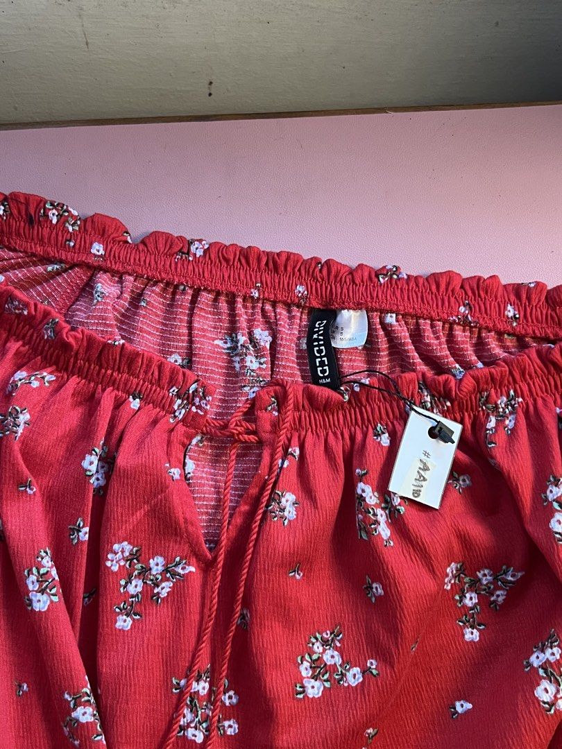 h&m red floral off shoulder (Category: Others Tops) located in Davao. Submitted by hojichafromsips (Listing ID 1465351230, Image 2). Description: -dvo based -size S -MOP: gcash -MOD: maxim meetup: jollibee circumferential rd. (near dmsf).