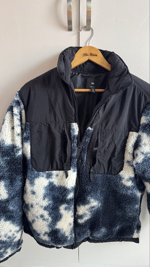 H&M Regular Fit Fleece Jacket Size M (Category: Coats, Jackets and Outerwear) located in Quezon City. Submitted by meezck (Listing ID 1465188394, Image 1). Description: - Brand/Model: H&M Regular Fit Jacket - Size: M (175/100A) - Design: Black nylon upper with a blue and white tie-dye textured fleece body - Features: Full front zipper, high collar, and two zipped chest pockets - Material: Polyamide shell and polyester fleece/lining - Care: Machin