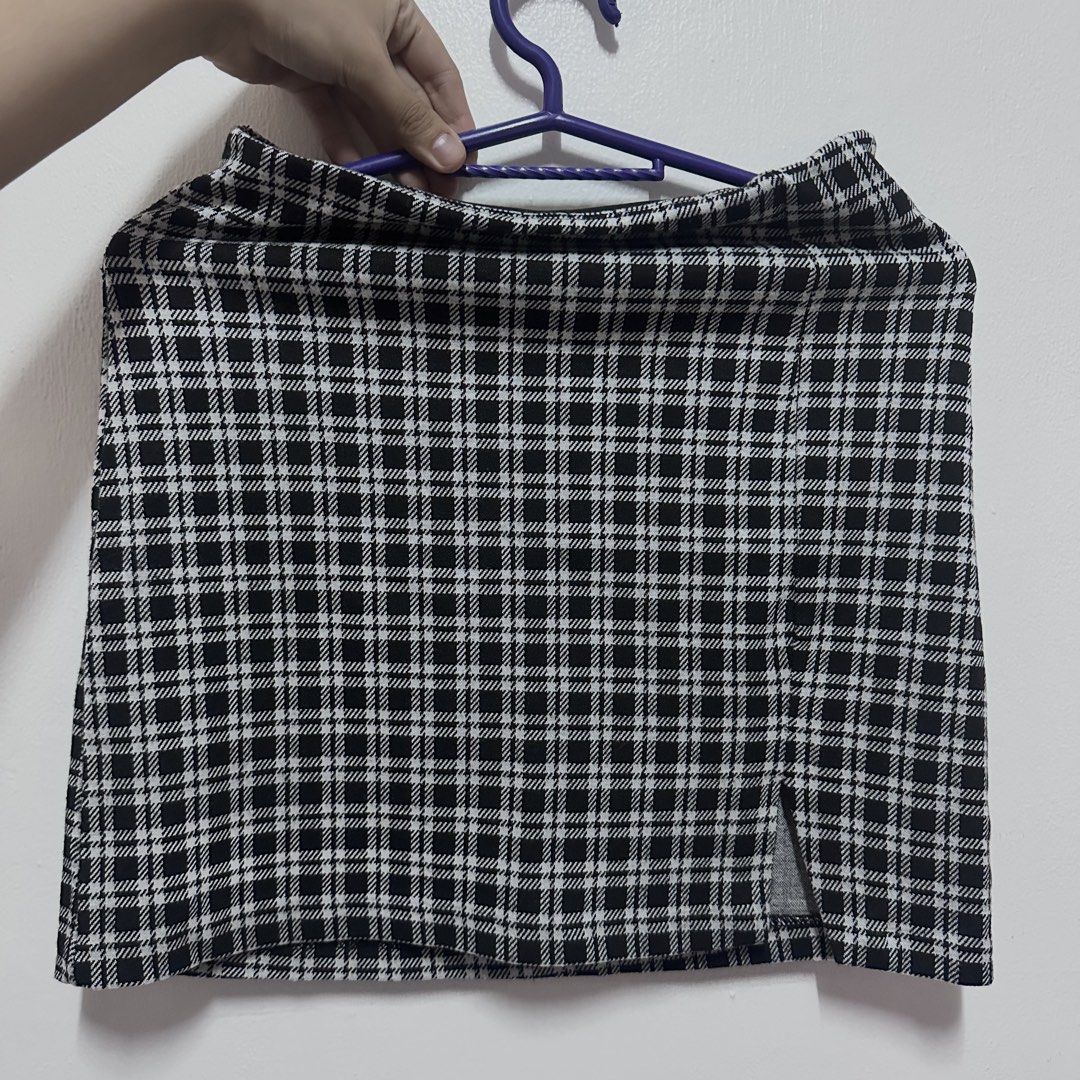 H&M Skirts Bundle (Category: Skirts) located in Valenzuela. Submitted by whitefluff.cookie (Listing ID 1465280215, Image 1). Description: Selling these 2 H&M bottoms as a bundle! 🫶🏻 ♡ H&M black button-front shorts ♡ H&M black & white plaid shorts ♡ Size: XXS / XS ♡ ₱499 for both ♡ Good condition ♡ No flaws / issues ✨ Fit details: • Plaid shorts — XXS to S (stretchable) • Black shorts — EUR 38 / UK 10, more relaxed/larger fit • Please check the 