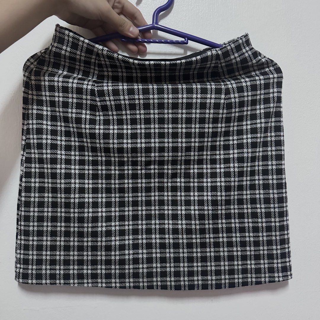H&M Skirts Bundle (Category: Skirts) located in Valenzuela. Submitted by whitefluff.cookie (Listing ID 1465280215, Image 2). Description: Selling these 2 H&M bottoms as a bundle! 🫶🏻 ♡ H&M black button-front shorts ♡ H&M black & white plaid shorts ♡ Size: XXS / XS ♡ ₱499 for both ♡ Good condition ♡ No flaws / issues ✨ Fit details: • Plaid shorts — XXS to S (stretchable) • Black shorts — EUR 38 / UK 10, more relaxed/larger fit • Please check the 