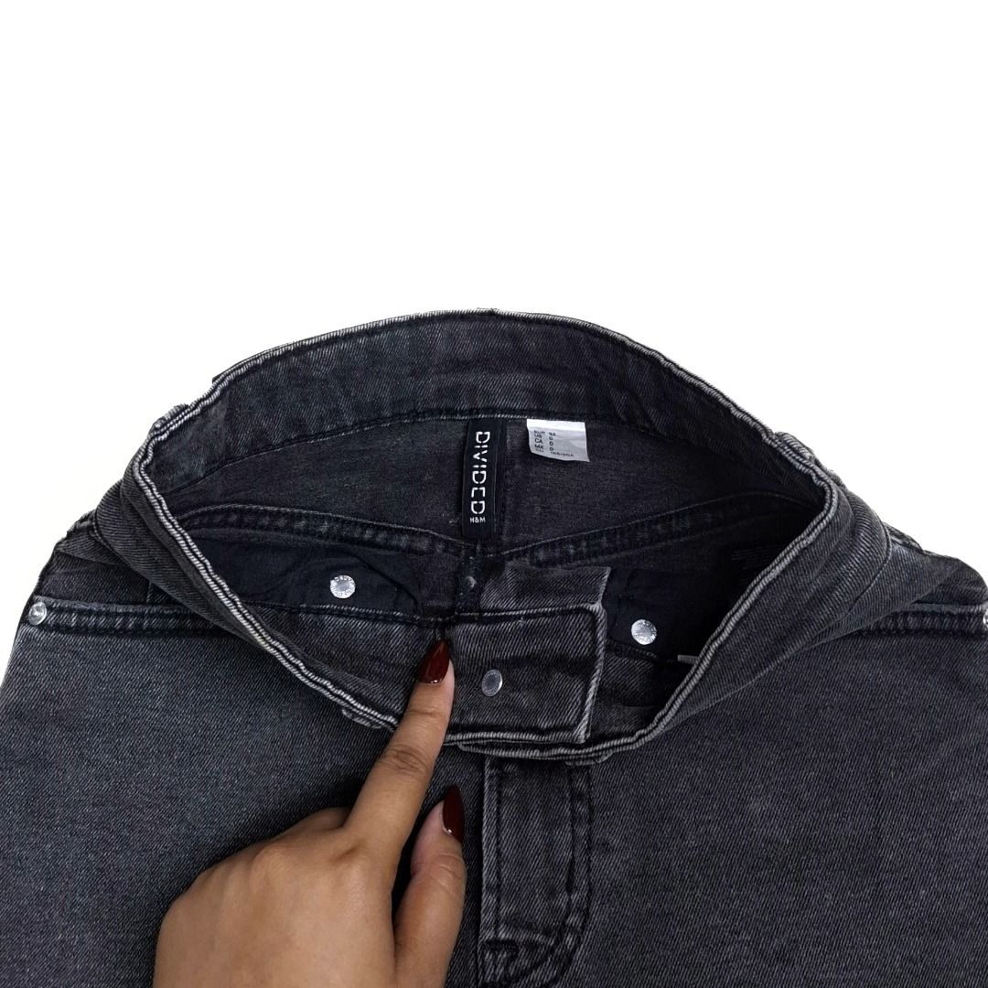 H&M skirt (Category: Skirts) located in Baguio. Submitted by a.ugustt (Listing ID 1465250580, Image 2). Description: 24-25 | L: 18" hard denim | dark gray not stretchable | high-waisted.