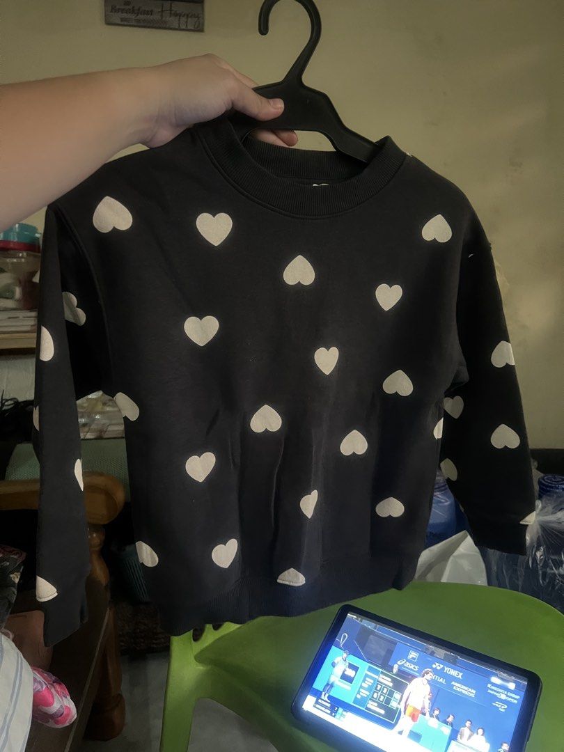 H&M sweater (Category: Babies & Kids Fashion) located in Imus. Submitted by labella.mnl (Listing ID 1465269512, Image 1). Description: No flaws Good as new Size 116.
