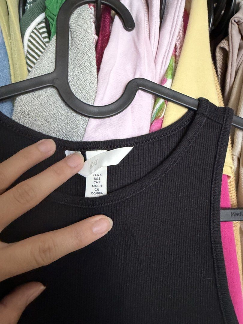 H&M Tank Top (Category: Others Tops) located in Quezon City. Submitted by _cjbarrera (Listing ID 1465171540, Image 3). Description: .