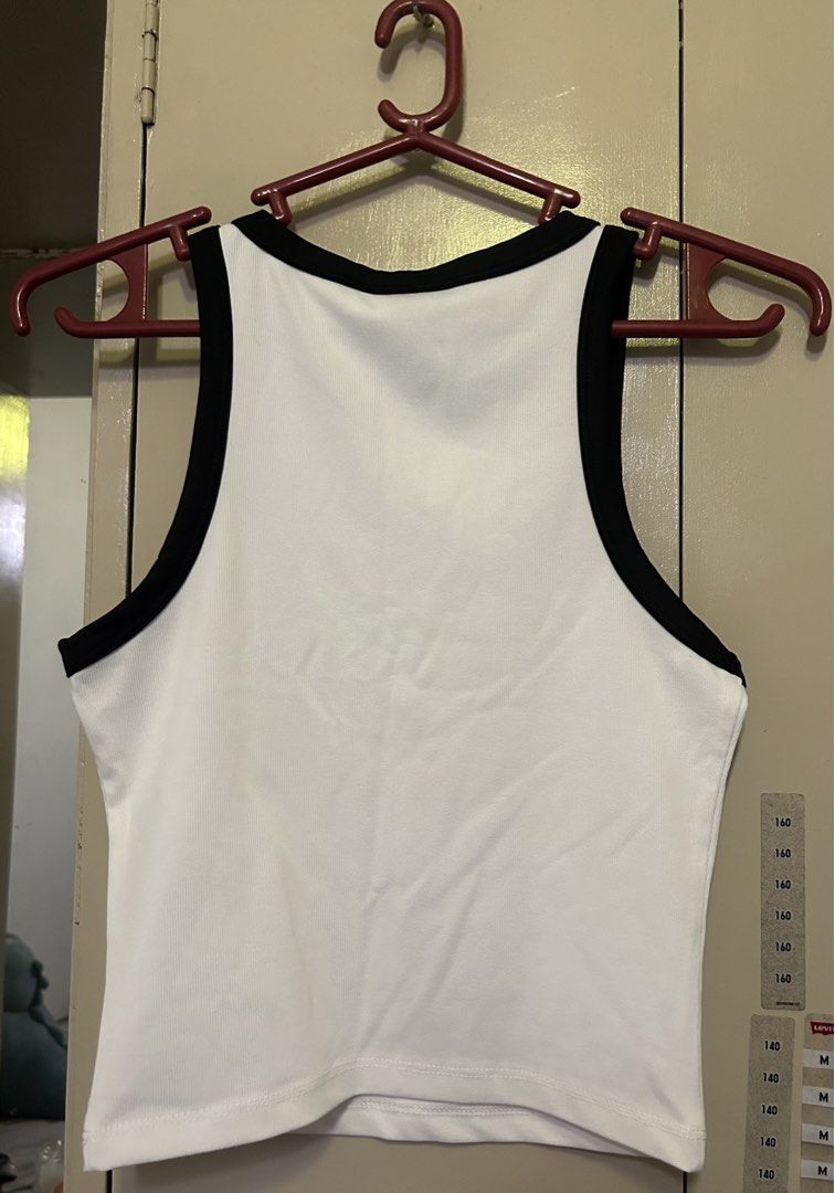 H&M Tank Top (Category: Sleeveless) located in Manila. Submitted by lueur000 (Listing ID 1465351665, Image 2). Description: XS.