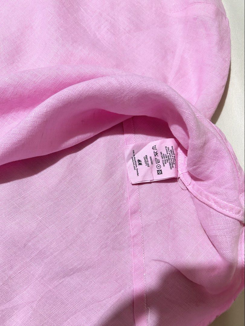 h&m v neck lace top (Category: Sleeveless) located in Pagadian. Submitted by yowna_declutters (Listing ID 1465285740, Image 3). Description: soft pink | has blue stain — loc: pagadian city, mindanao .