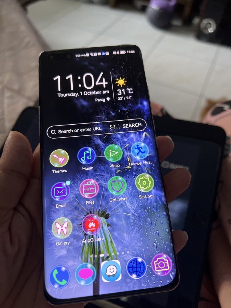 Huawei Pro40 Pro (Category: Huawei) located in Pasig City. Submitted by jenncee (Listing ID 1465192081, Image 1). Description: Used but not abused No charger, I can try look for the box but not 100% sure I can retrieve it Slight unnoticeable crack on screen other than that makinis no dents Still best camera lens Leica.