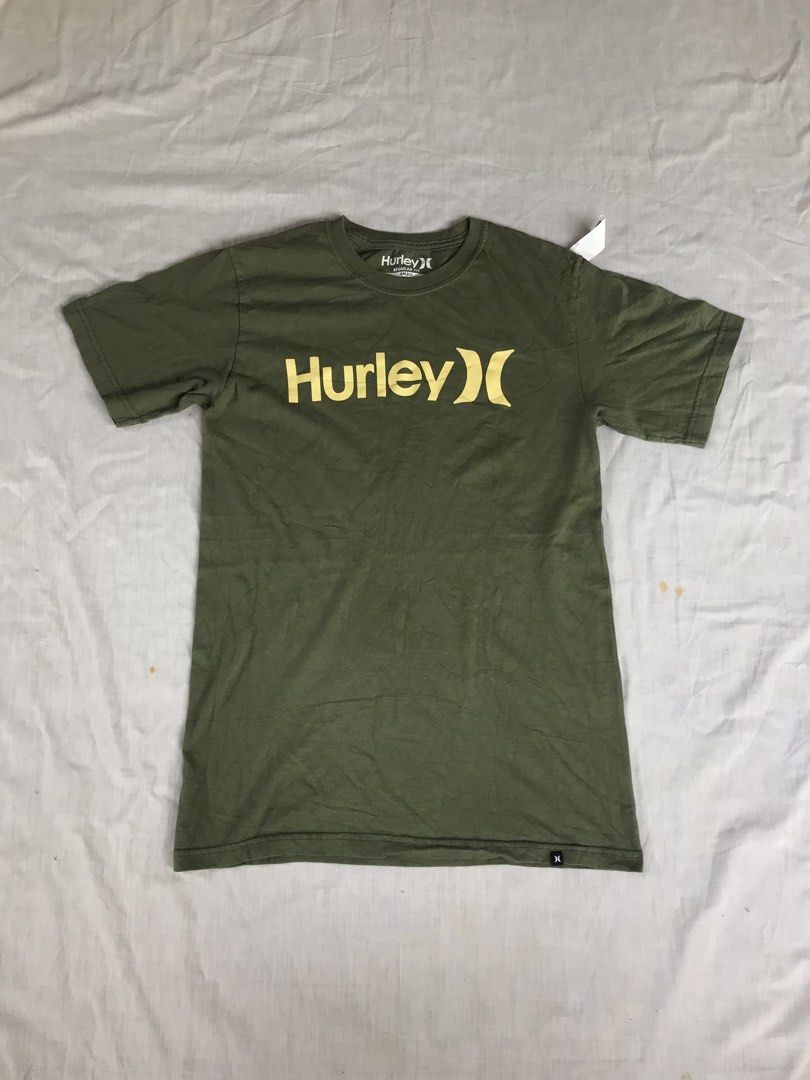 HURLEY Tee (Category: Tshirts & Polo Shirts ) located in San Fernando. Submitted by ramjames18 (Listing ID 1465381831, Image 2). Description: •HURLEY Tee🔥 -Excellent Condition -9.+/10 Color Rate (Olive/Army Green Colorway) -Small(19x28) Pm sa interested! 📥.