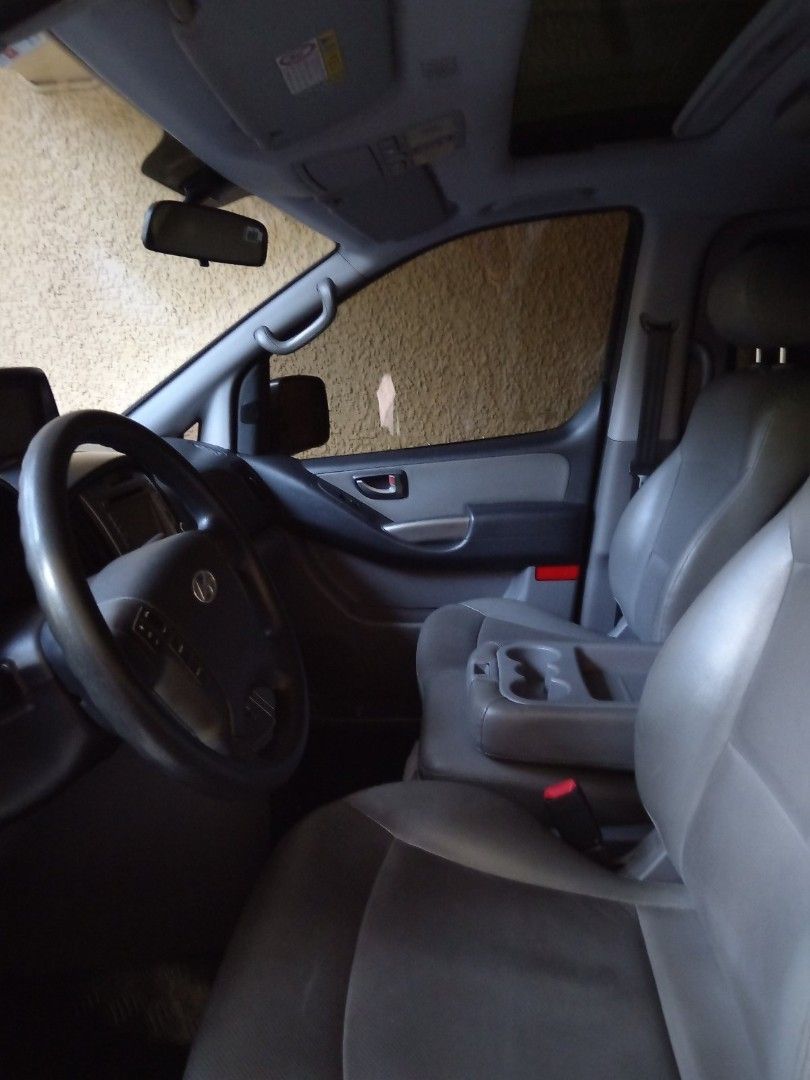 Hyundai Starex (Category: Used Cars) located in Quezon City. Submitted by royal.advantprop (Listing ID 1465207878, Image 3). Description: Cvx limited, copper tone color, dual sunroof moonroof, 9 seater to 12 seater Hancars acquired.