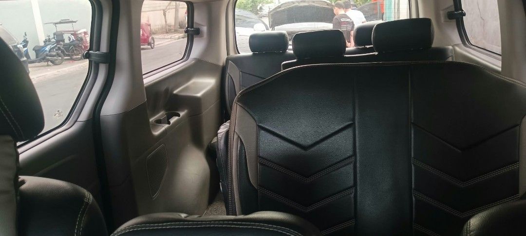 Hyundai Starex (Category: Used Cars) located in Manila. Submitted by olxph_niqbe9481 (Listing ID 1465256936, Image 3). Description: Hyundai Starex, manual transmission, 12 seater capacity, newly registered, good condition.