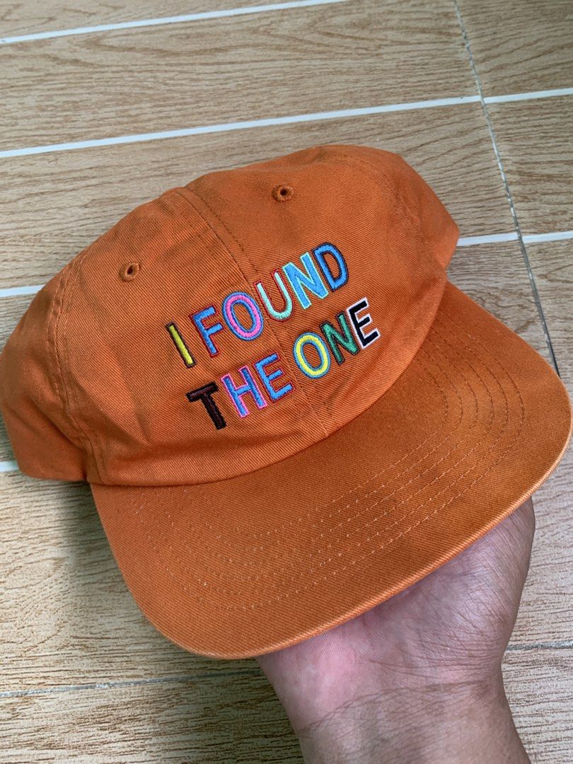 I FOUND THE ONE 6 PANEL CAP BY UNIQLO (Category: Caps & Hats) located in Cavite. Submitted by thrift2moolah (Listing ID 1465241364, Image 2). Description: I FOUND THE ONE 6 PANEL CAP BY UNIQLO One size fits all - issue sa color rate ( solid padin ) 450 add sf only.