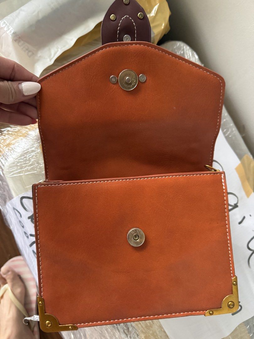 IMPORTED SLING BAG (Category: Cross-body Bags) located in Pasig City. Submitted by stringkits (Listing ID 1465380734, Image 2). Description: GOOD CONDITION IMPORTED PICK UP LOCATION COFFEE BEAN SAPPHIRE ROAD ORTIGAS .