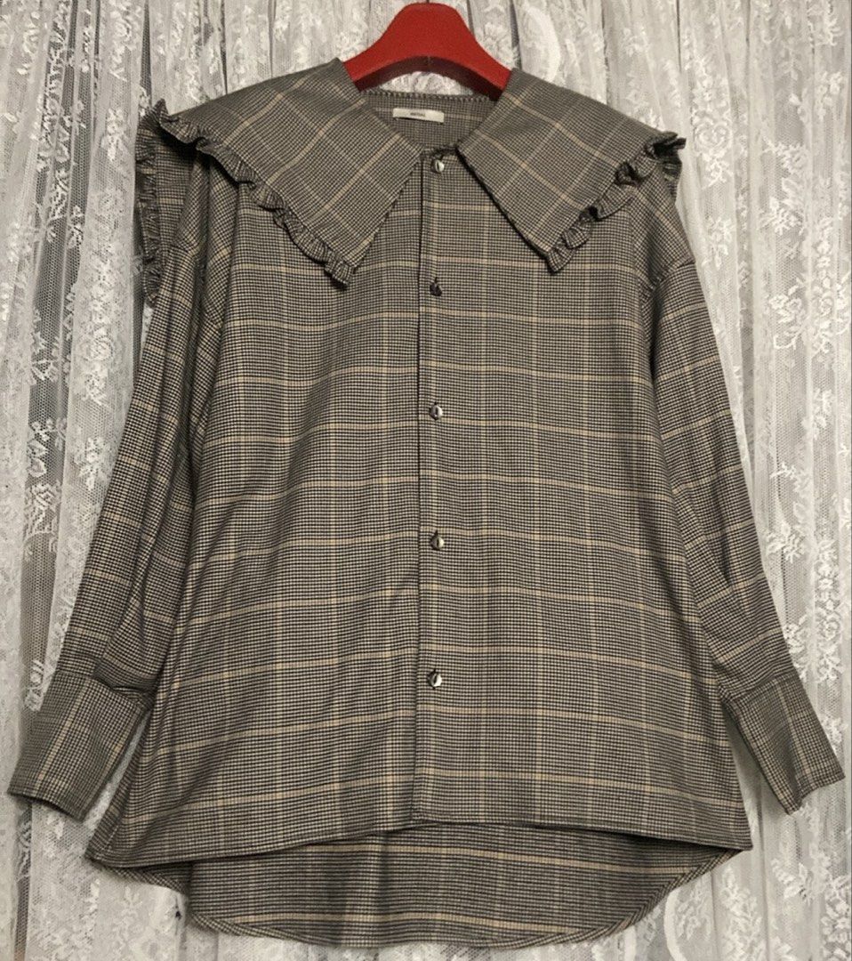 INITIAL Oversized Black Houndstooth Pattern with Brown/Grey Plaid Ruffled Peter Pan Collar Longsleeve (Category: Blouses) located in Caloocan City. Submitted by declutteringph. (Listing ID 1465344092, Image 2). Description: Size 155/76A on the tag! Dimensions: (inches) Shoulder width: 25” Bust width: 25” Body Length: 25” - 30” Sleeves Length: 19”.