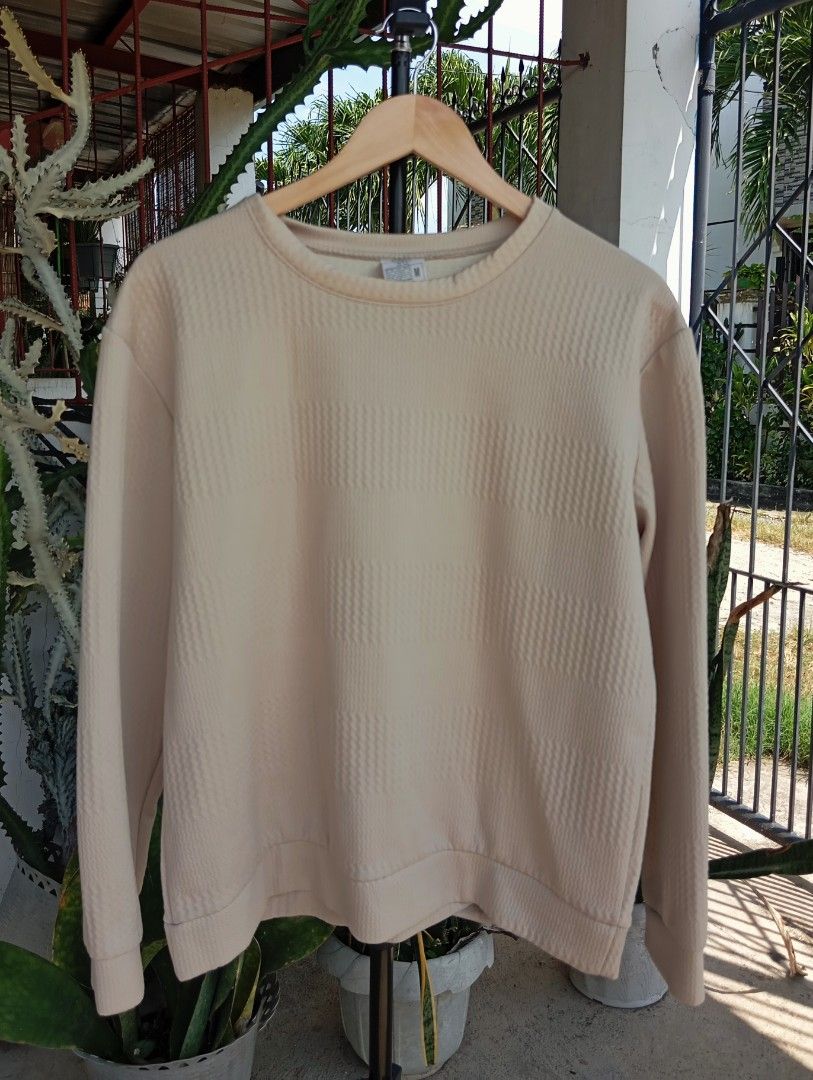 Inspi Cream Longsleeves (Category: Sleep and Loungewear) located in Mangaldan. Submitted by ig_thriftnidrei (Listing ID 1465220981, Image 1). Description: w: 21 in l: 26 in 10/10 condi rtw.