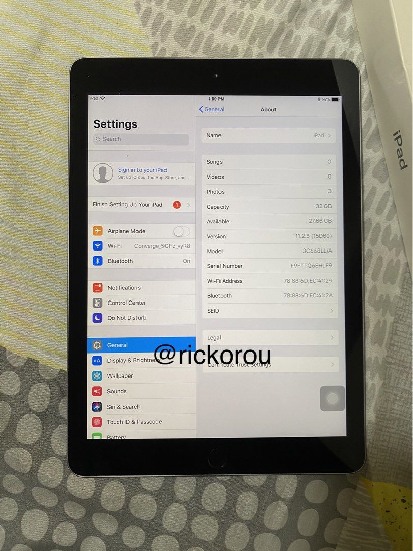 Ipad (5th gen) 32gb space gray (Category: iPad) located in Manila. Submitted by rickorou (Listing ID 1465222630, Image 3). Description: Price: P8k (Negotiable) Product Specifications: Model: iPad 5th Gen (Model A1822) Storage: 32GB Color: Space Gray Connectivity: Wi-Fi only Condition & Features: - 100% Authentic / Original Apple product - Screen and front panel in excellent condition - Back body good, minor dents wear - Fully functional (touchscr