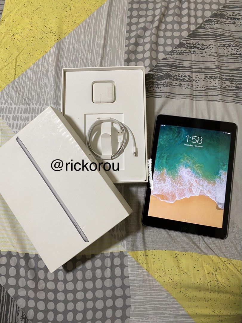 Ipad (5th gen) 32gb space gray (Category: iPad) located in Manila. Submitted by rickorou (Listing ID 1465222630, Image 1). Description: Price: P8k (Negotiable) Product Specifications: Model: iPad 5th Gen (Model A1822) Storage: 32GB Color: Space Gray Connectivity: Wi-Fi only Condition & Features: - 100% Authentic / Original Apple product - Screen and front panel in excellent condition - Back body good, minor dents wear - Fully functional (touchscr