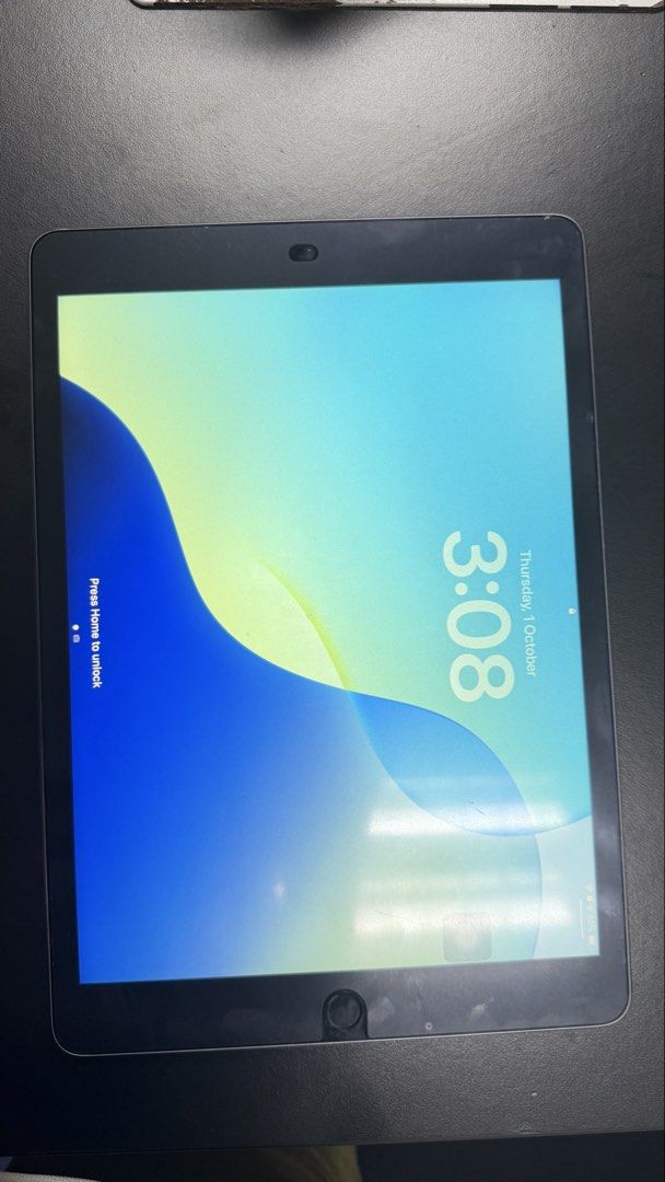 IPAD 9th GENERATION (Category: iPad) located in Kuala Lumpur. Submitted by natashasha12161 (Listing ID 1465232221, Image 2). Description: condition like new rarely used sangat dijaga owner perempuan .