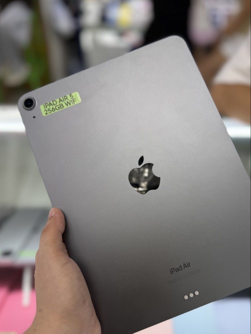 Ipad Air 5 256GB M1 chip Wifi only no issues (Category: iPad) located in San Juan City. Submitted by najihahtelecomshop2018 (Listing ID 1465175520, Image 1). Description: Legit Store | Original unit FOR SALE | TRADE / SWAP ▫️INSTALLMENT thru: 🔸Credit Card (straight / installment) 🔸Ggives / Gcredit + 6% interest 🔸Spay Later + 6% interest (RFS: Buy and Sell any kinds of Gadgets) Description: Ipad Air 5 M1 chip 256GB ( other GB are also available