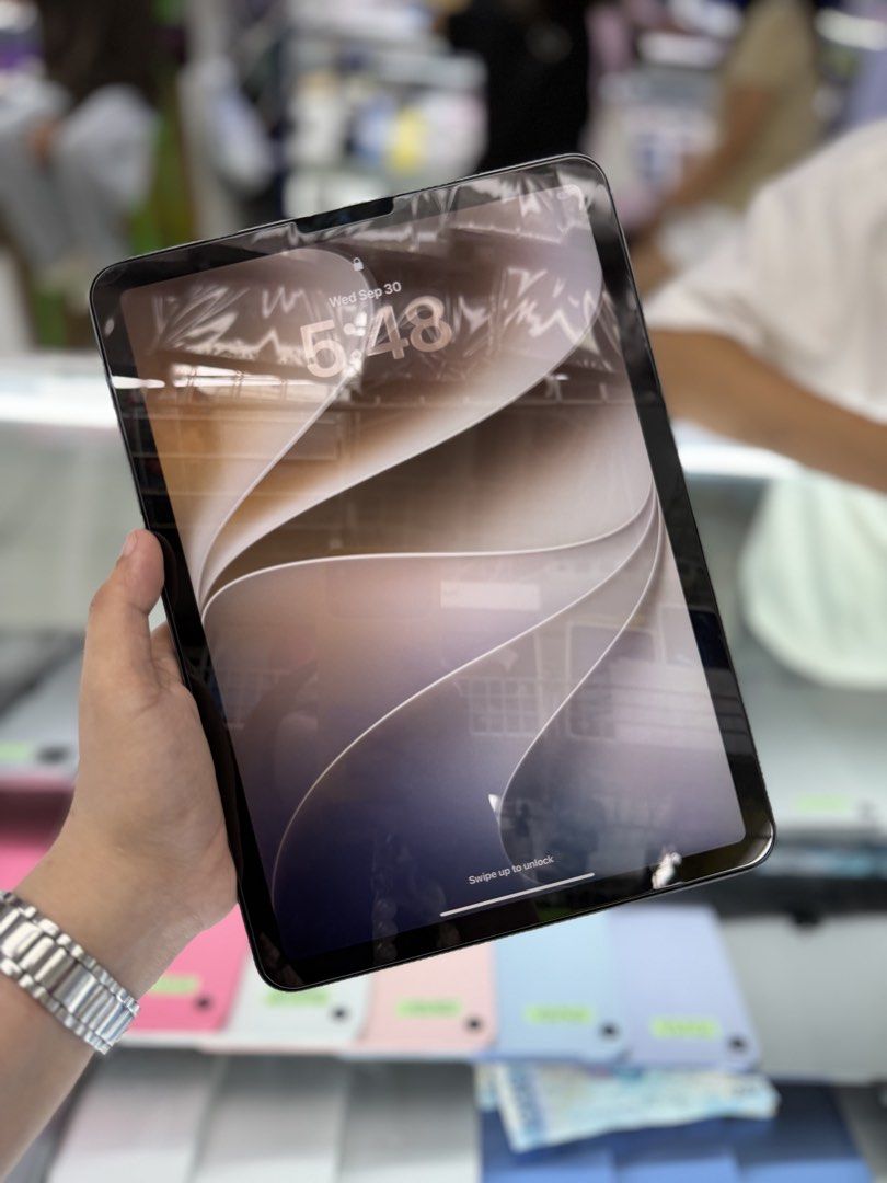 Ipad Air 5 256GB M1 chip Wifi only no issues (Category: iPad) located in San Juan City. Submitted by najihahtelecomshop2018 (Listing ID 1465175520, Image 3). Description: Legit Store | Original unit FOR SALE | TRADE / SWAP ▫️INSTALLMENT thru: 🔸Credit Card (straight / installment) 🔸Ggives / Gcredit + 6% interest 🔸Spay Later + 6% interest (RFS: Buy and Sell any kinds of Gadgets) Description: Ipad Air 5 M1 chip 256GB ( other GB are also available