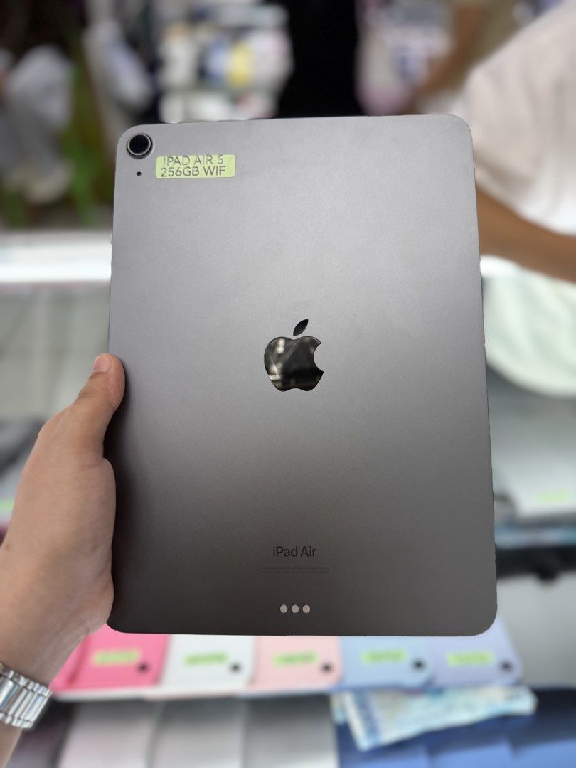 Ipad Air 5 256GB M1 chip Wifi only no issues (Category: iPad) located in San Juan City. Submitted by najihahtelecomshop2018 (Listing ID 1465175520, Image 2). Description: Legit Store | Original unit FOR SALE | TRADE / SWAP ▫️INSTALLMENT thru: 🔸Credit Card (straight / installment) 🔸Ggives / Gcredit + 6% interest 🔸Spay Later + 6% interest (RFS: Buy and Sell any kinds of Gadgets) Description: Ipad Air 5 M1 chip 256GB ( other GB are also available
