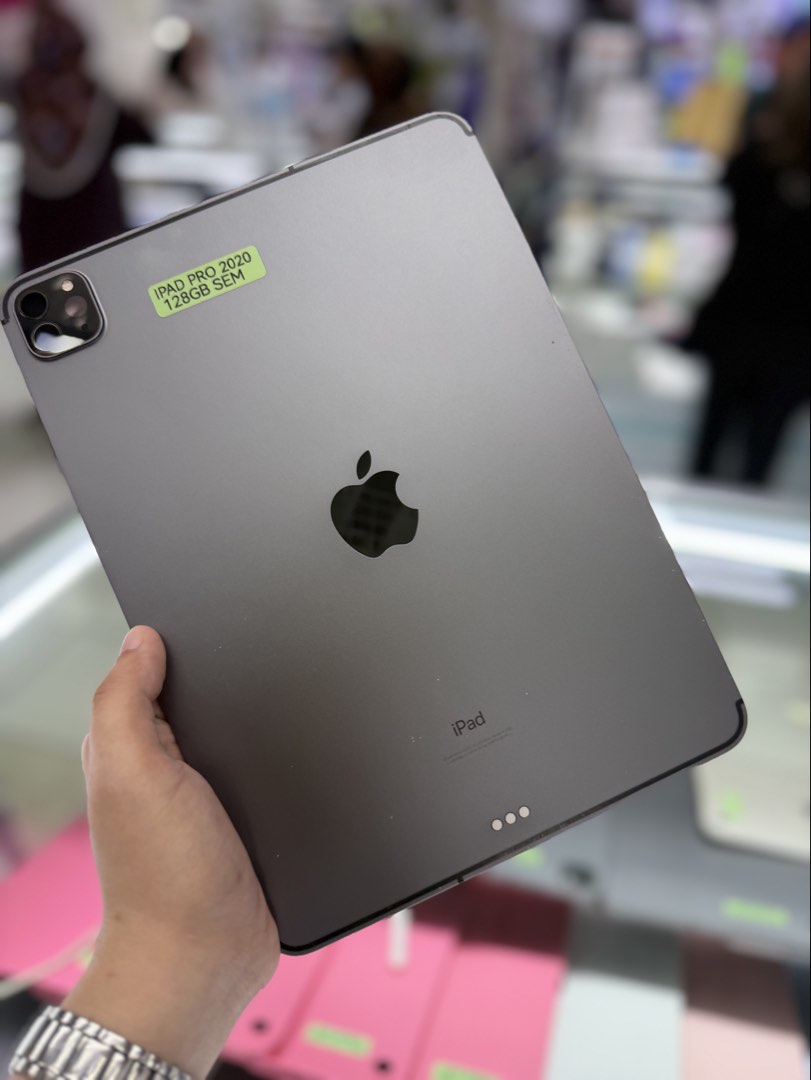 Ipad Pro 2020 11' 128GB Wifi + cellular no issues openline (Category: iPad) located in San Juan City. Submitted by najihahtelecomshop2018 (Listing ID 1465200170, Image 1). Description: Legit Store | Original unit FOR SALE | TRADE / SWAP ▫️INSTALLMENT thru: 🔸Credit Card (straight / installment) 🔸Ggives / Gcredit + 6% interest 🔸Spay Later + 6% interest (RFS: Buy and Sell any kinds of Gadgets) Description: Ipad Pro 2020 128gb ( other GB are also 