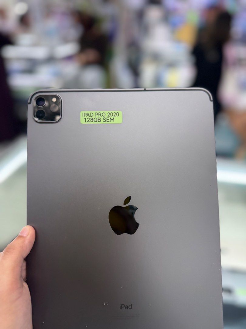 Ipad Pro 2020 11' 128GB Wifi + cellular no issues openline (Category: iPad) located in San Juan City. Submitted by najihahtelecomshop2018 (Listing ID 1465200170, Image 2). Description: Legit Store | Original unit FOR SALE | TRADE / SWAP ▫️INSTALLMENT thru: 🔸Credit Card (straight / installment) 🔸Ggives / Gcredit + 6% interest 🔸Spay Later + 6% interest (RFS: Buy and Sell any kinds of Gadgets) Description: Ipad Pro 2020 128gb ( other GB are also 