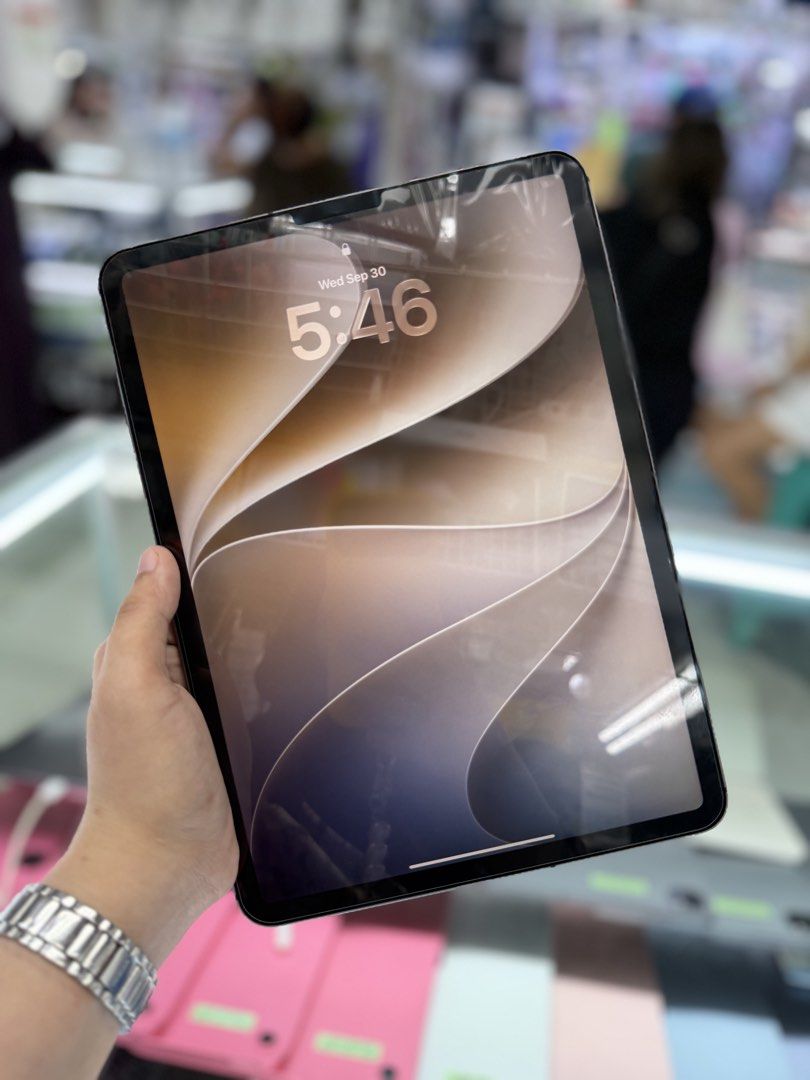 Ipad Pro 2020 11' 128GB Wifi + cellular no issues openline (Category: iPad) located in San Juan City. Submitted by najihahtelecomshop2018 (Listing ID 1465200170, Image 3). Description: Legit Store | Original unit FOR SALE | TRADE / SWAP ▫️INSTALLMENT thru: 🔸Credit Card (straight / installment) 🔸Ggives / Gcredit + 6% interest 🔸Spay Later + 6% interest (RFS: Buy and Sell any kinds of Gadgets) Description: Ipad Pro 2020 128gb ( other GB are also 