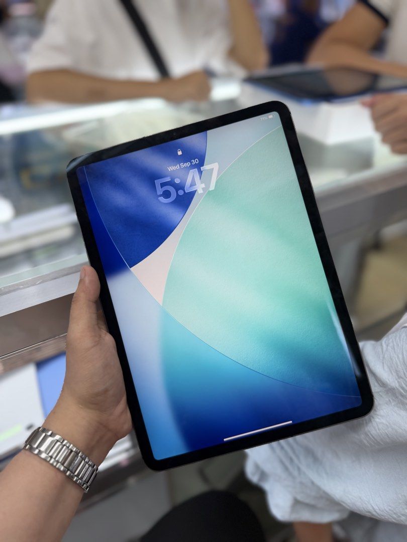 Ipad Pro 2020 256GB wifi + cellular no issues openline (Category: iPad) located in San Juan City. Submitted by najihahtelecomshop2018 (Listing ID 1465199707, Image 2). Description: Legit Store | Original unit FOR SALE | TRADE / SWAP ▫️INSTALLMENT thru: 🔸Credit Card (straight / installment) 🔸Ggives / Gcredit + 6% interest 🔸Spay Later + 6% interest (RFS: Buy and Sell any kinds of Gadgets) Description: Ipad Pro 2020 256GB ( other GB are also avai