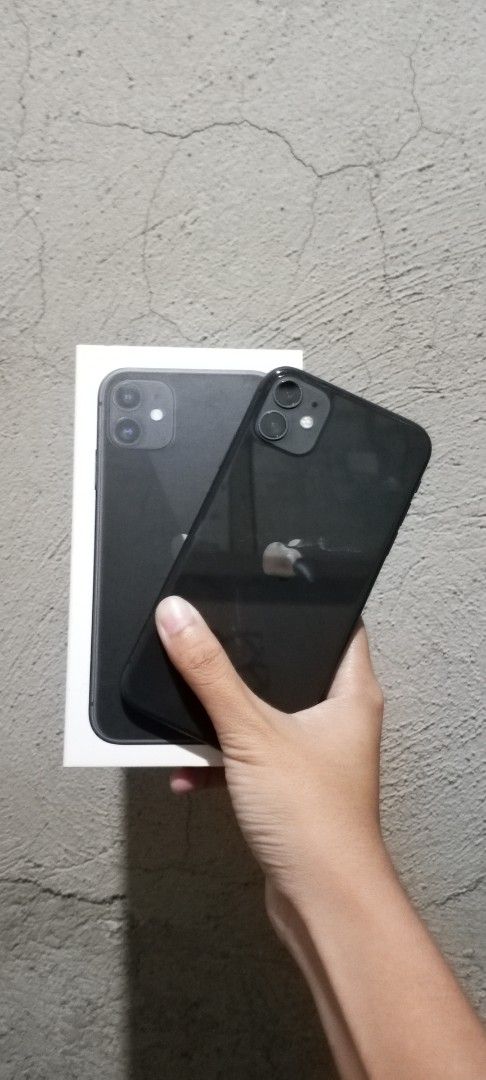 Iphone 11 (Category: iPhone 11 Series) located in Manila. Submitted by jazz_02 (Listing ID 1465297784, Image 1). Description: FS Iphone 11 128gb‼️ No issue iOS 26 83batt health ZP/A variant With original box Pm sa price‼️.
